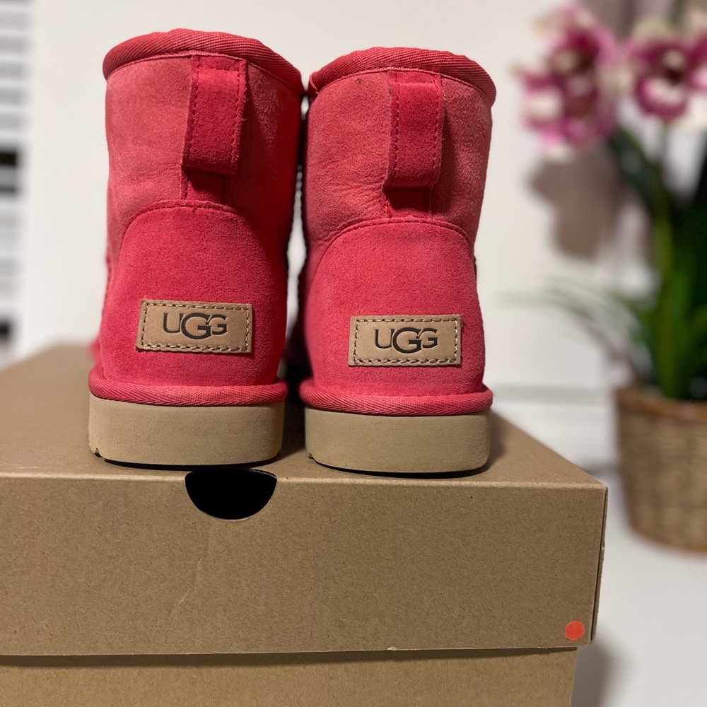 UGG women’s boots classic mini ii Pink size 9 sheepskin leather new Australia
